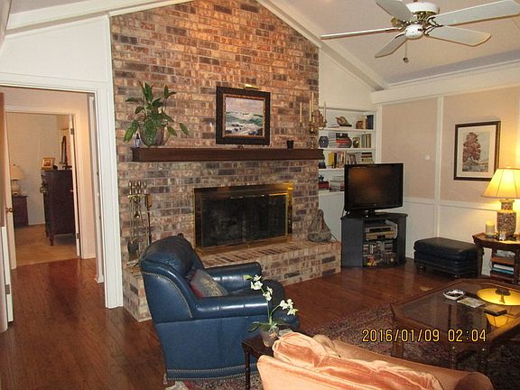 4th image of 2622 Oaklawn Dr