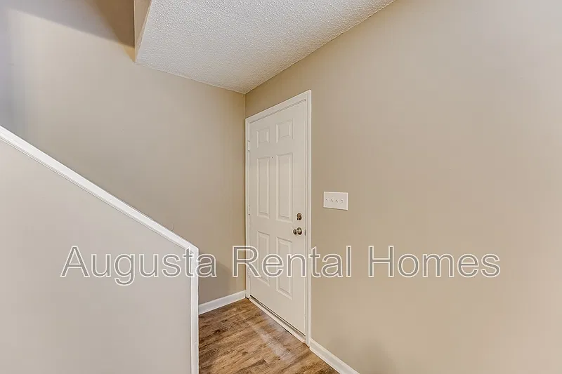 2 bed, 1.5 bath, 1005 sqft, $950 — Photo 4