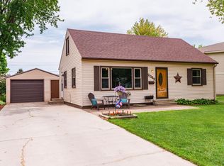 2042 Valleyhigh Dr NW, Rochester, MN 55901