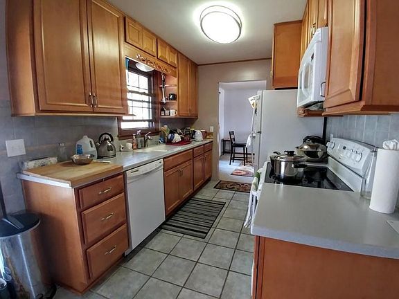 3rd image of 4301 Hillcrest Dr