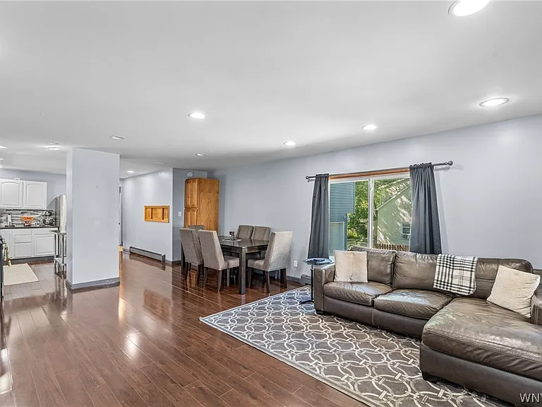114 Flohr Ave — Photo 8