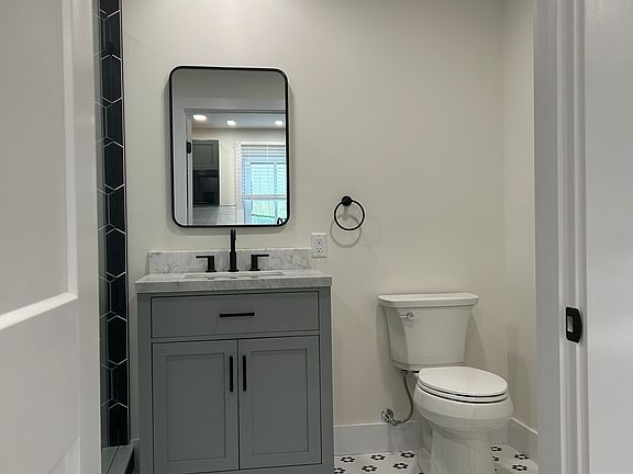 3rd image of 22 Glen Ave #4