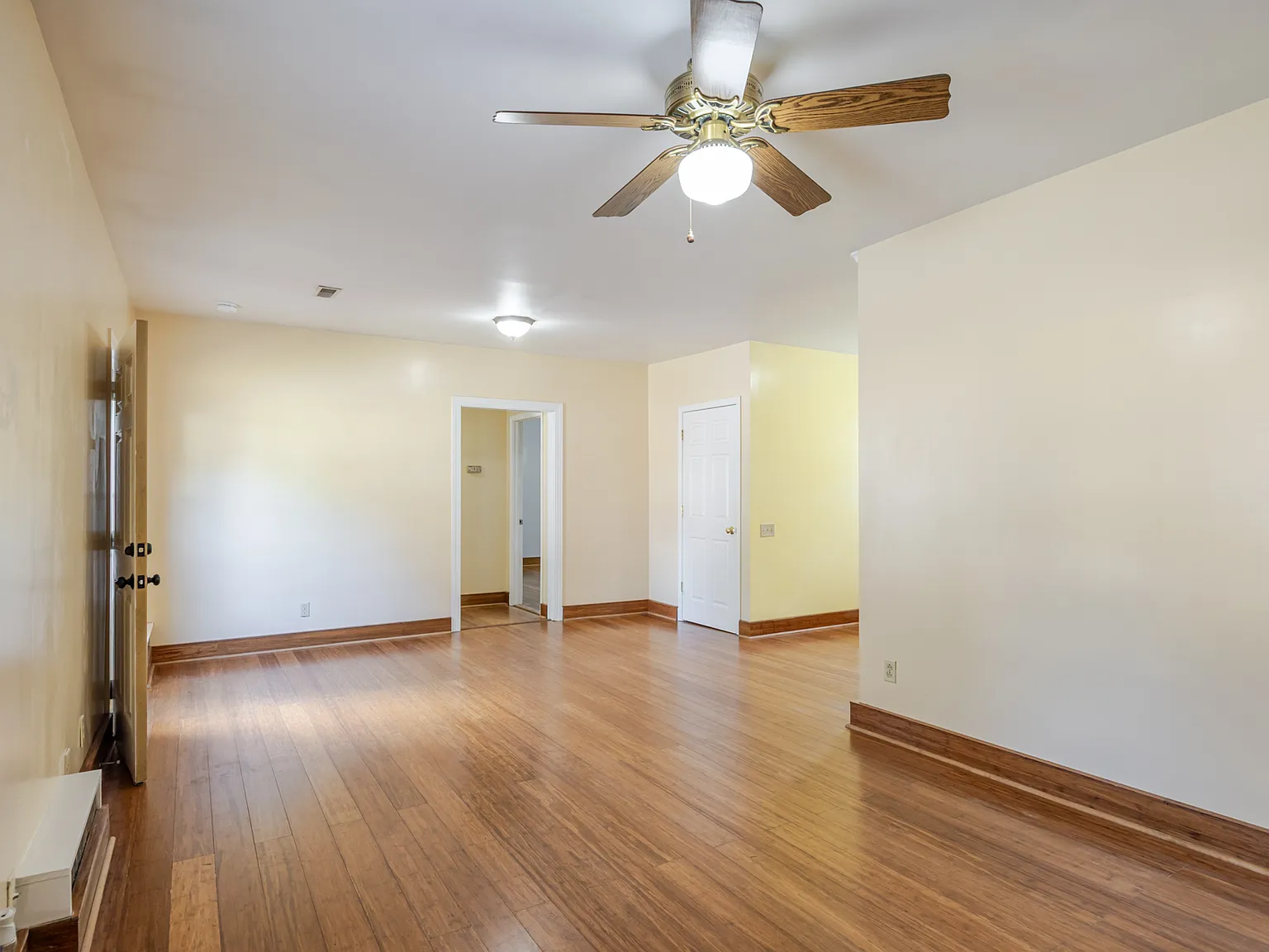 2621 1/2 W. Willow Drive - 1 — Photo 2