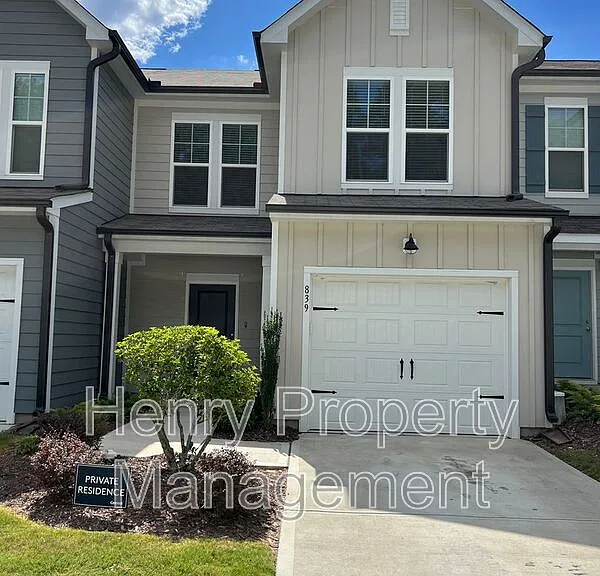 839 McKenzie Park Ter — Photo 1