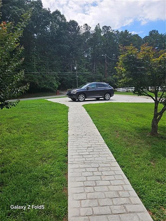 1 bed, 1.0 bath, 1931 sqft, $1,300 — Photo 3