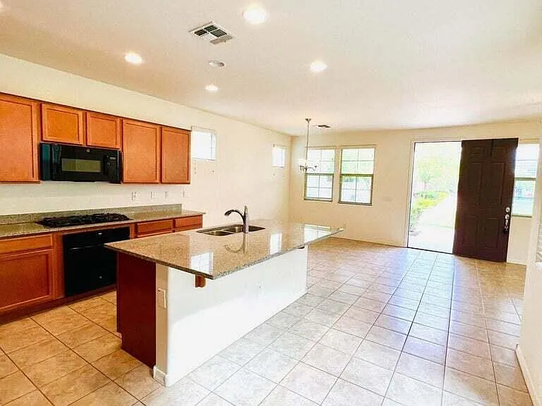 3836 E Stiles Ln — Photo 5