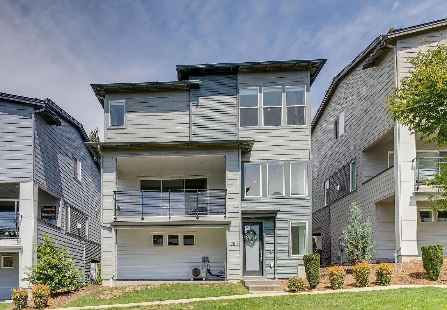 Modern Luxury Living in the Heart of Kirkland- Available for RENT August 15th — Photo 2