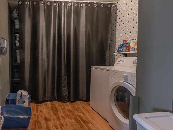 5th image of 516 Macewen Rd #301