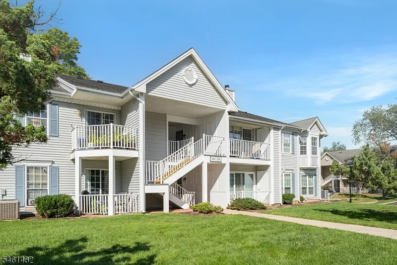 2 bed, 2.0 bath, $2,700 — Photo 4