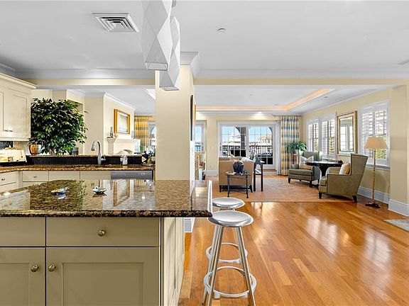 4th image of 24 Brown And Howard Wharf Unit 302