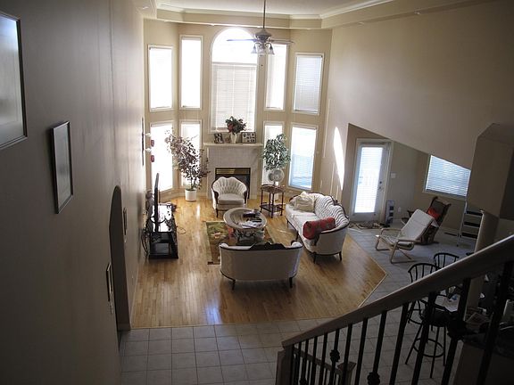 2nd image of 25 Kingsbury Cres