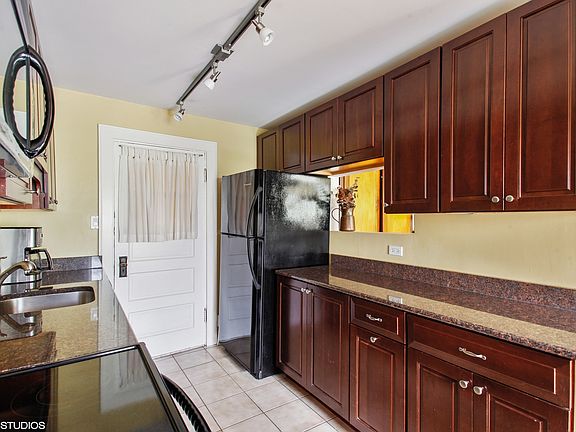 5th image of 936 Washington Blvd APT 2S
