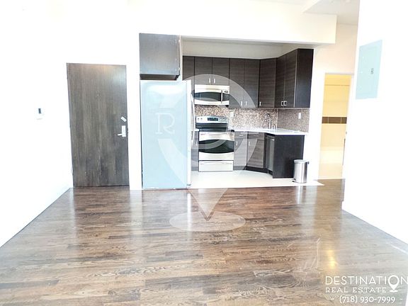 2nd image of 186 Green St #4