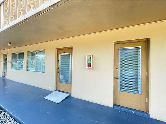 3rd image of 1500 NE 127th St APT 103