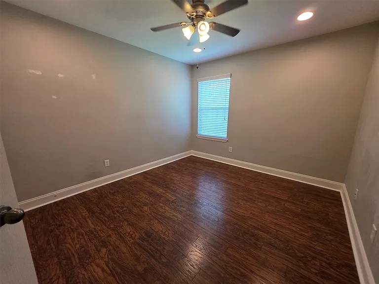 395 Livingstone Ln — Photo 8