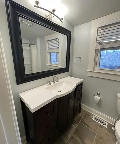 907 Englewood St — Photo 16