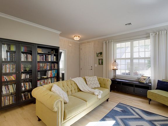 2nd image of 755 SE Creekside Dr