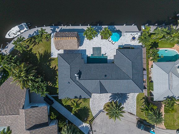 4th image of 3711 NE 28TH Avenue