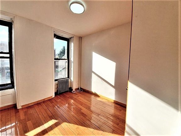5th image of 319 Smith St APT 1