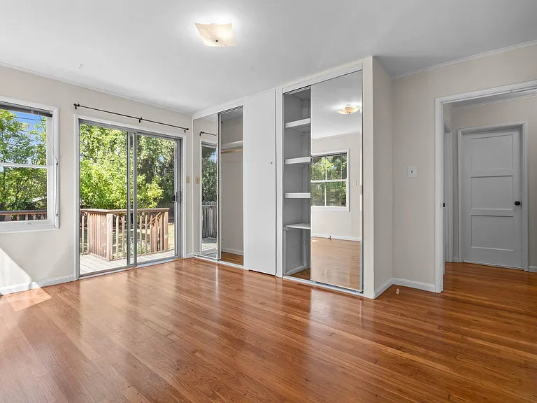 415 Bay Rd — Photo 18