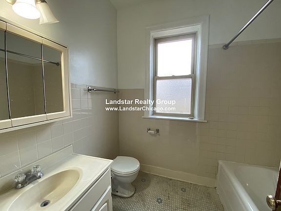 5th image of 5230 N Rockwell St #B