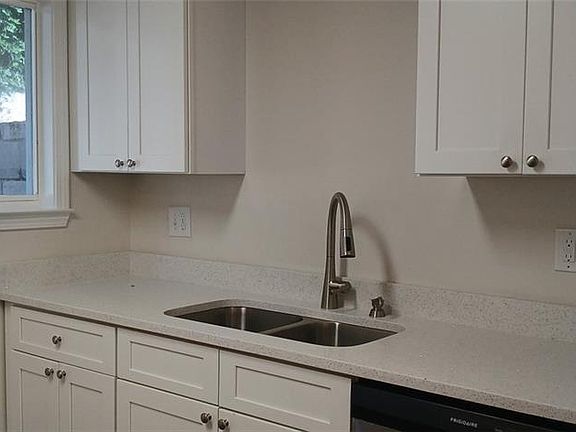 5th image of 2156 Park Ter #2