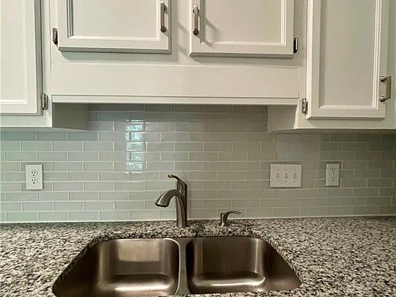 4th image of 702 Glendale Dr APT L
