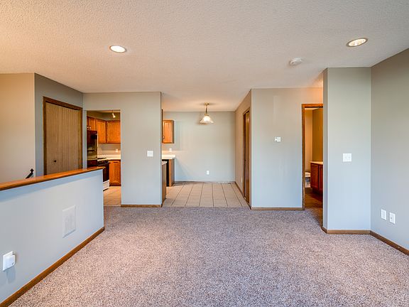 5th image of 558 Kendall Dr