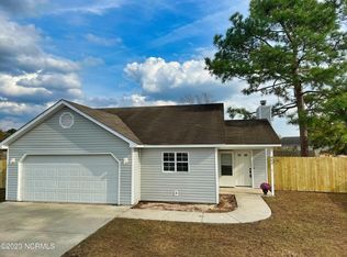 402 Dayrell Dr, Hubert, NC 28539