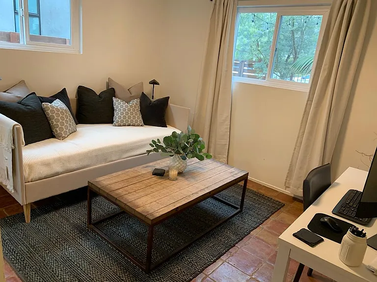 SE bedroom occupied