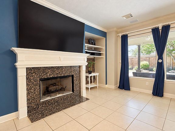 4th image of 11 Saint Thomas Ct