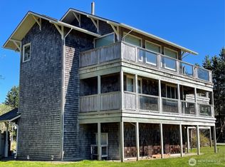 400 17th St SW #E, Long Beach, WA