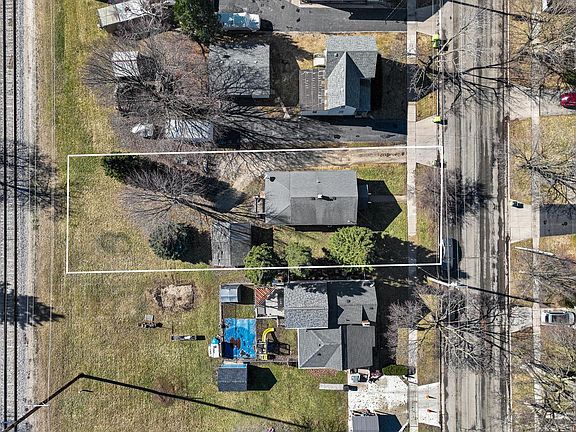 3rd image of 930 East Wisconsin STREET