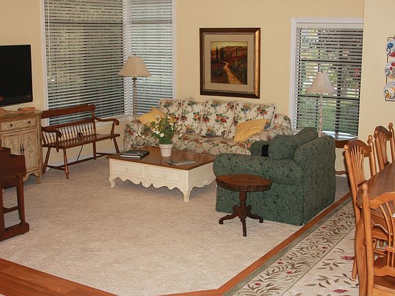 Living Rm/Formal Dining