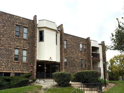 2216 Country Club Dr APT 24, Woodridge, IL, 60517