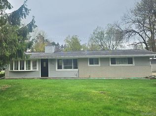 2121 S Commerce Rd, Wolverine Lake, MI 48390