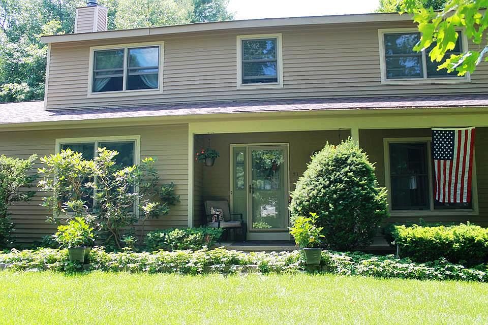 1st image of 51 Brackett Ln