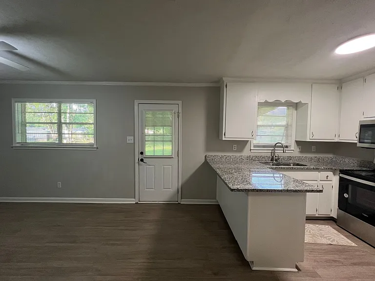 107 Richmond Way — Photo 5