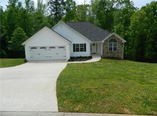 3863 Berkshire Ridge Dr, Gainesville, GA 30506