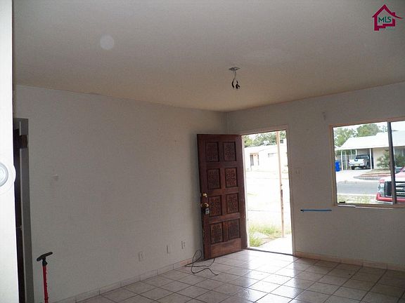 2nd image of 1875 Corbett Dr