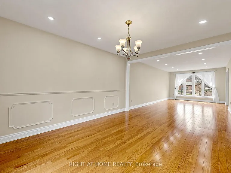 86 Howlett Ave — Photo 11