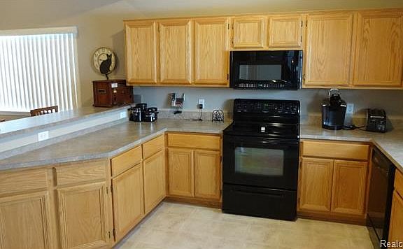 3rd image of 406 Converse Ct
