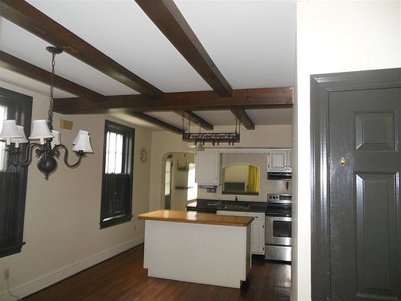 5th image of 1622 N Union St