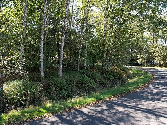 3rd image of 765 Duck Lake Drive SE