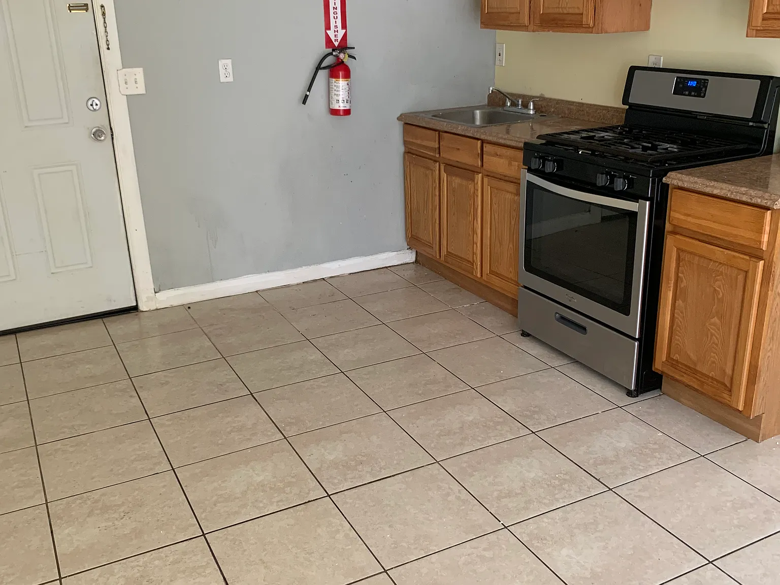 3 bed, $2,100 — Photo 3