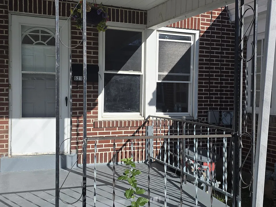 621 N Jasper St