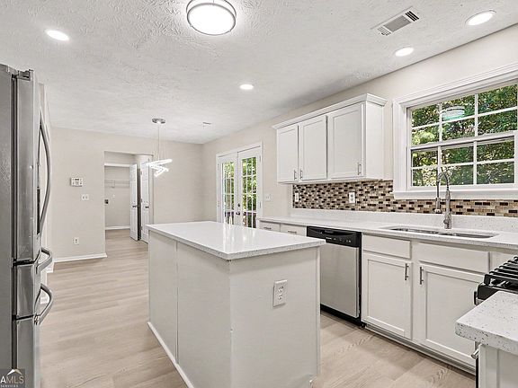 3rd image of 1128 Mitford Ln