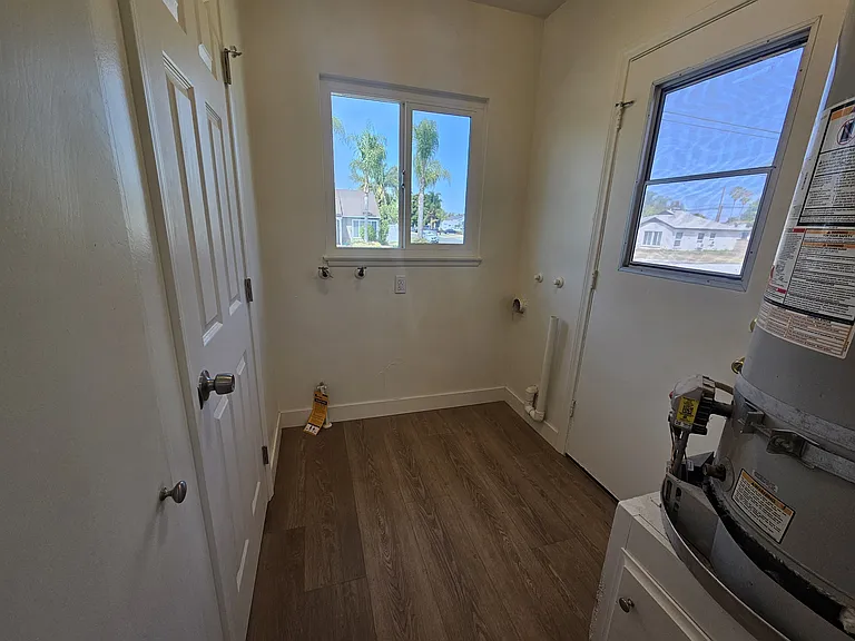 8552 Devenir Ave — Photo 21