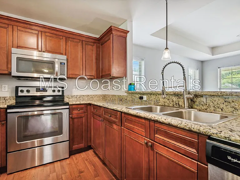 11523 Caroline Ct — Photo 9