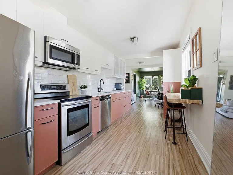 395 Brighton Rd — Photo 2